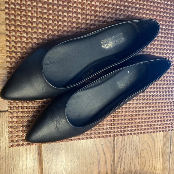 Coach and Four Black Leather Flats -Made in Italy-Size 9.5 -EUC-Pointed Toe - Picture 1 of 5